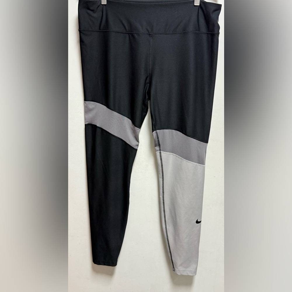 Nike Women's Black And Gray Leggings